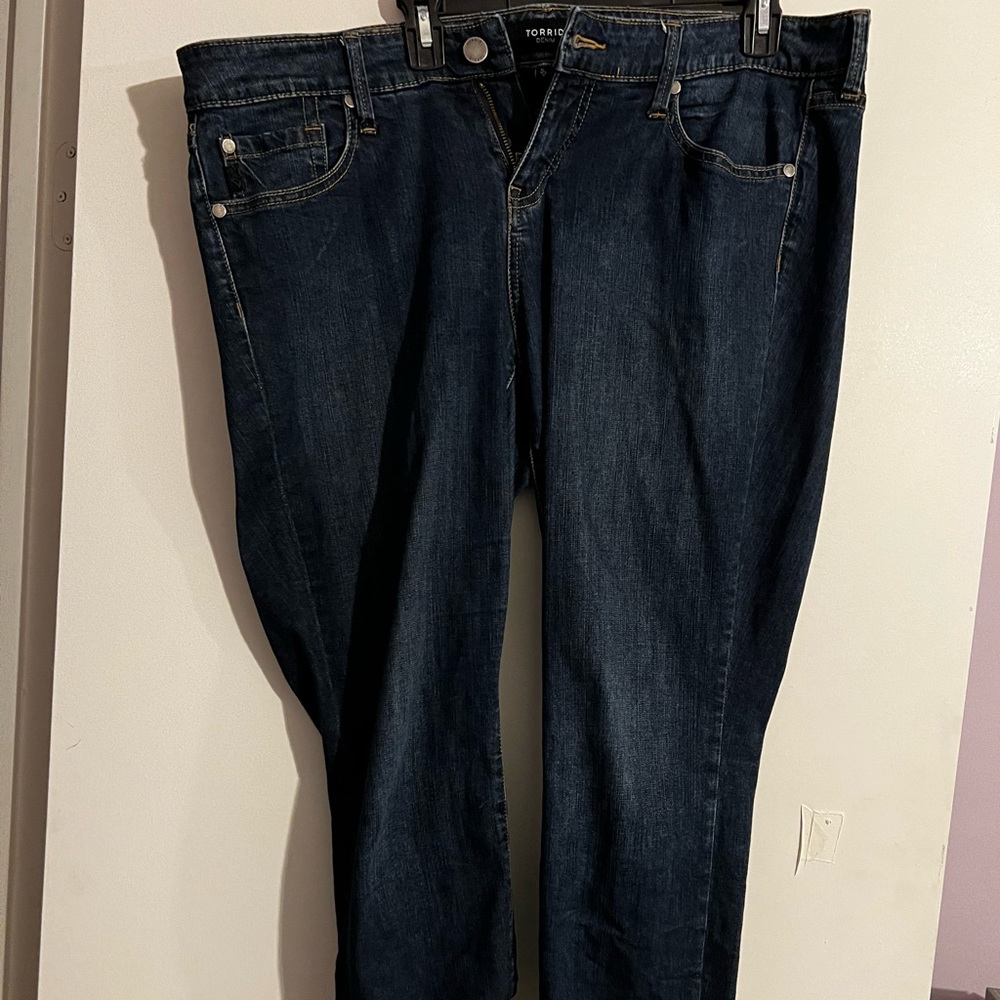 Torrid Jean cupped capris